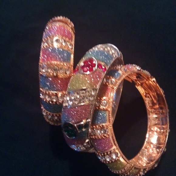 Gorgeous Bangel Bracelet - Picture 3 of 8
